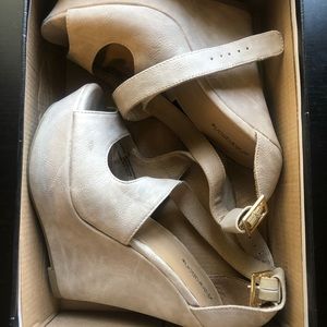 Light brown heels/wedges